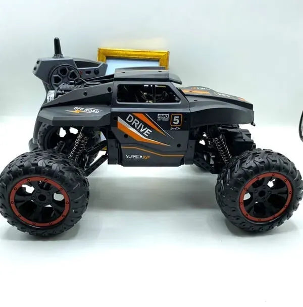2.4GHz RC 4x4 Off-Road Climbing Spray Truck